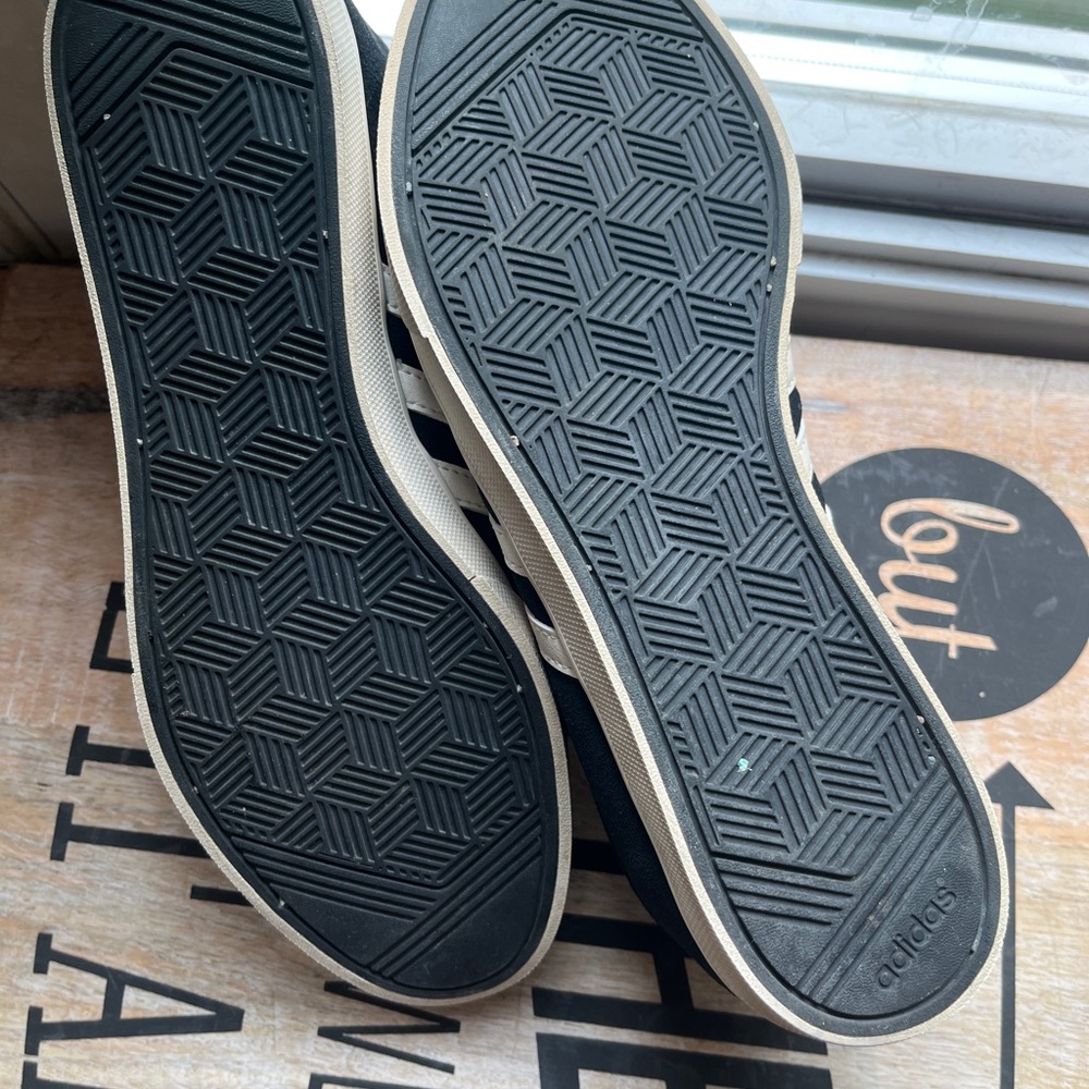 Adidas Black and Cream Sneakers Sleek Design - Picture 4 of 6